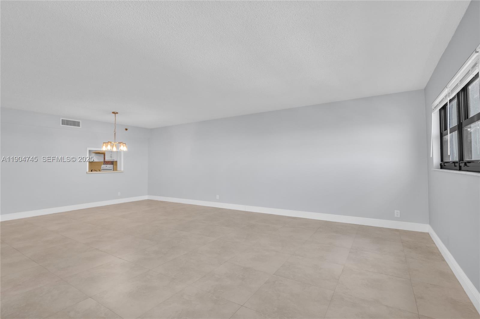 Building Photo - 3200 Port Royale Dr N