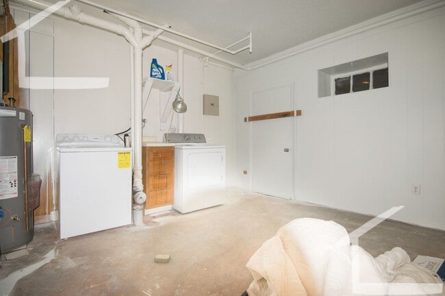 Building Photo - 149 Thorndike St