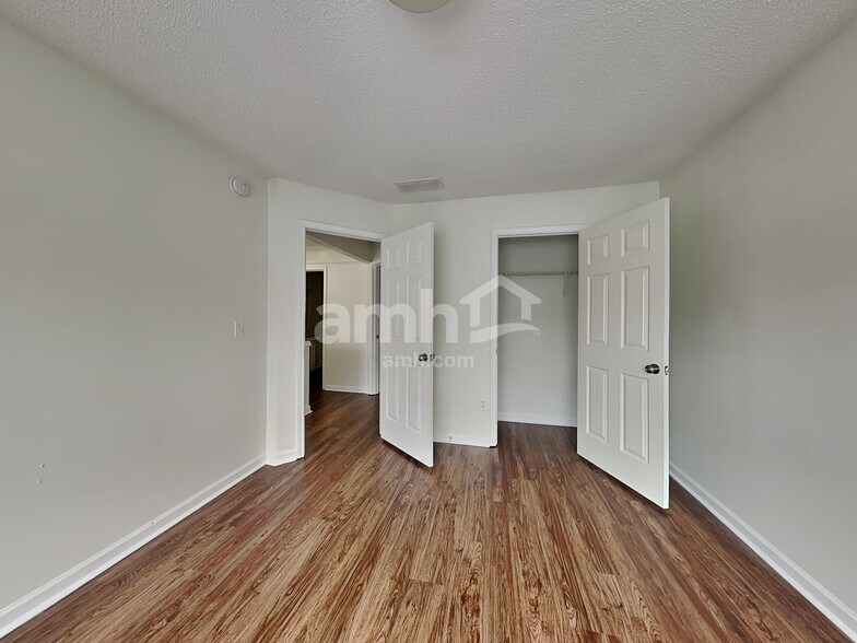 Building Photo - 105 Bay Hill Dr