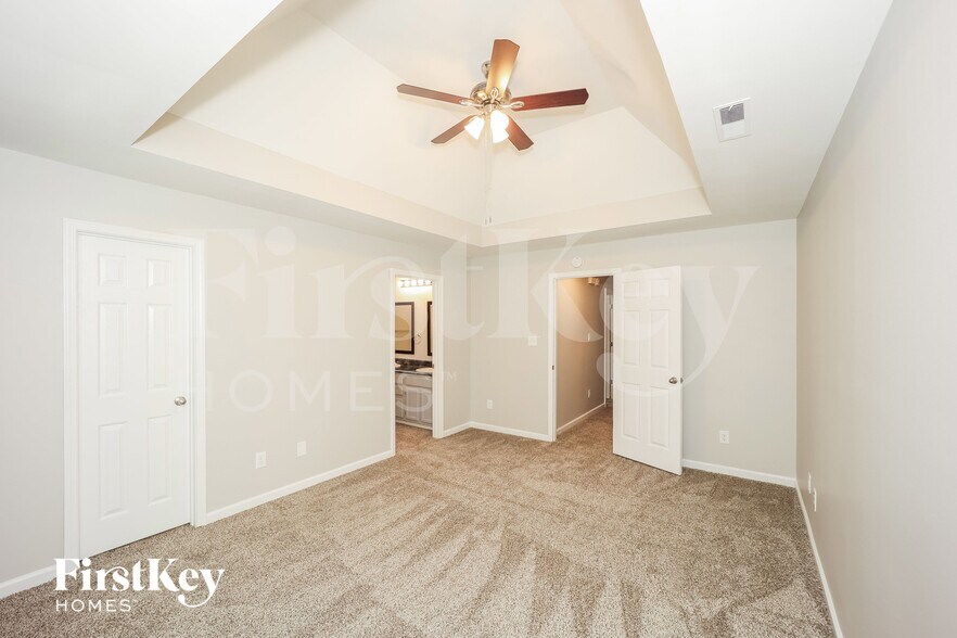 Building Photo - 42 Treetop Ln