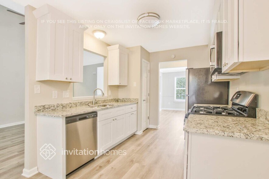 Building Photo - 5726 Graceland Dr SW