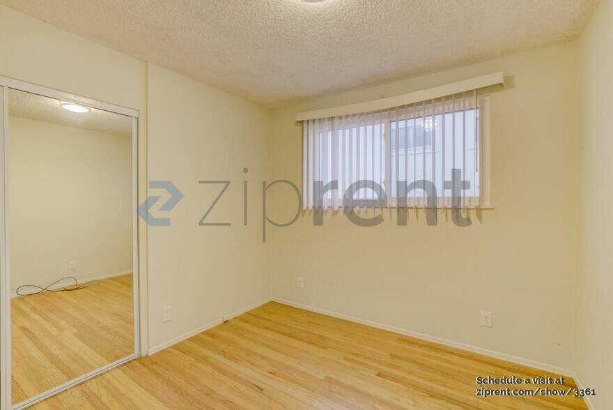 Building Photo - Unit
