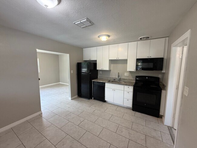 Building Photo - 1450 Powhatan Ct