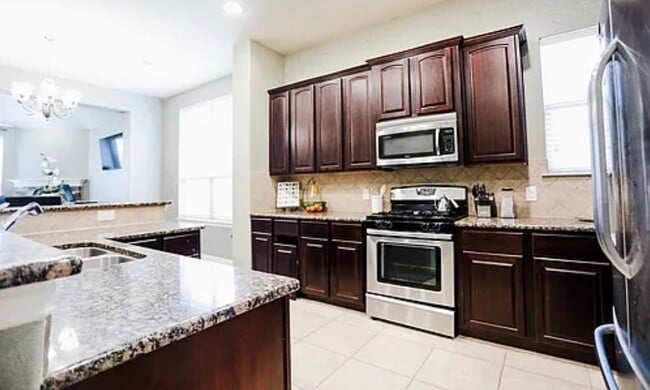 Building Photo - 1733 Rosson Rd