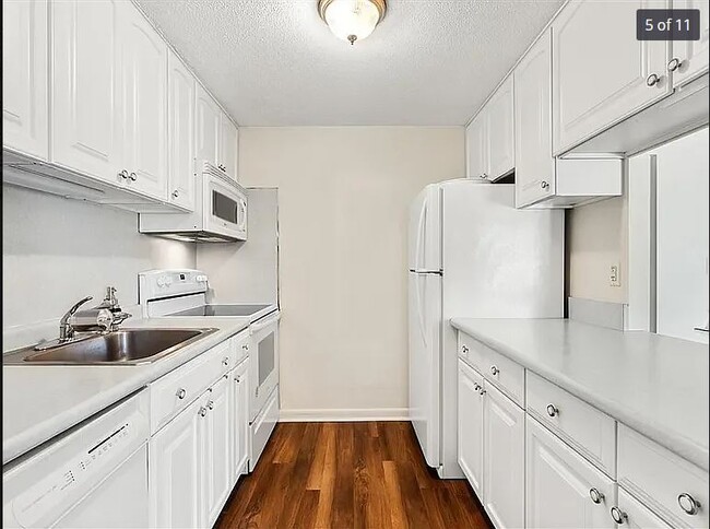 Building Photo - 64 Main St