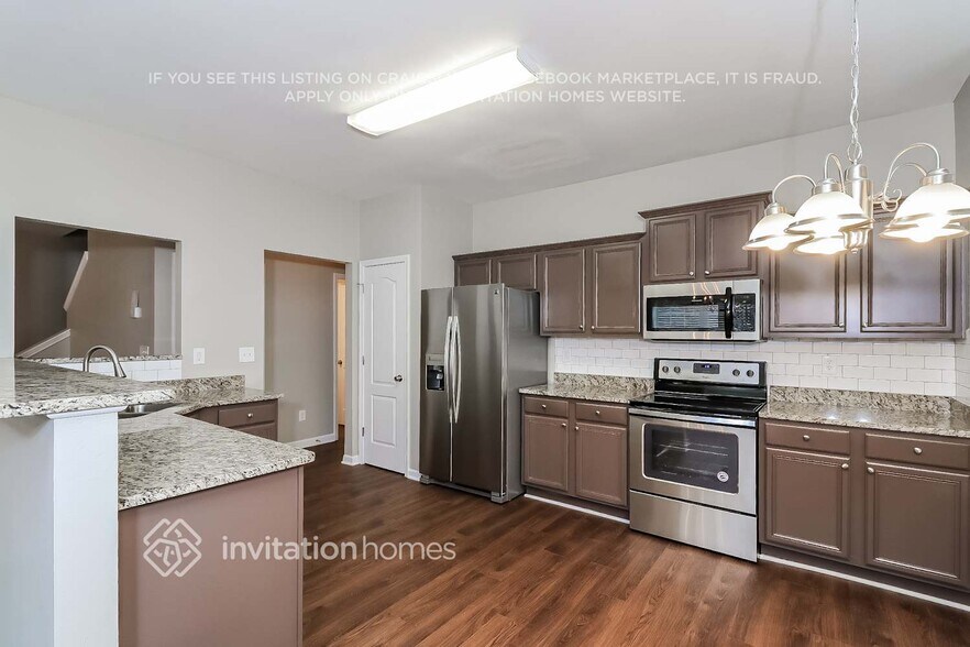 Building Photo - 5135 Blue Ash Ct
