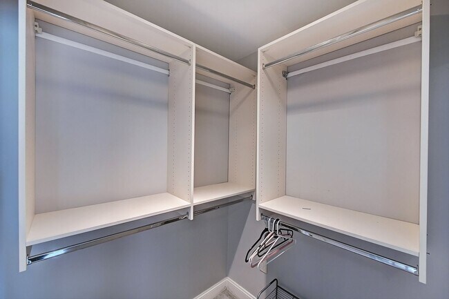 Building Photo - Modern High End Luxury Condo in Uptown Charlotte