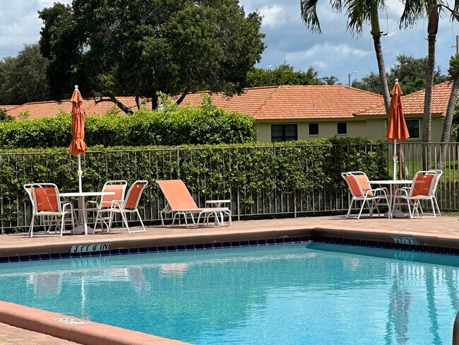 Building Photo - 9845 Pineapple Tree Dr