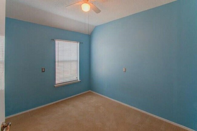 Building Photo - 6908 Chateau Dr