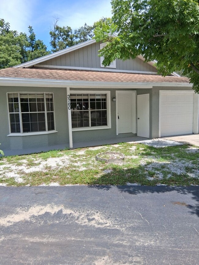 Building Photo - Amazing 3/2 located in desirable Palm Harb...