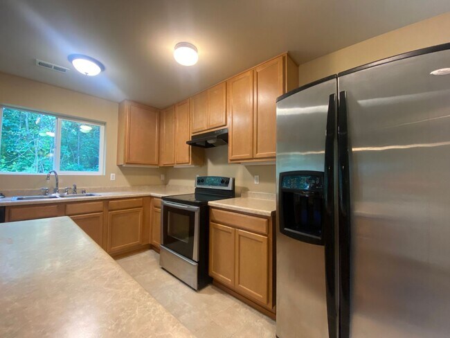 Building Photo - Practical 3 bedroom, 2190 Sqft Kent Home
