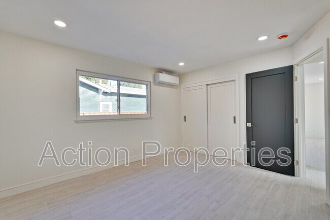 Building Photo - 664 Ehrhorn Ave