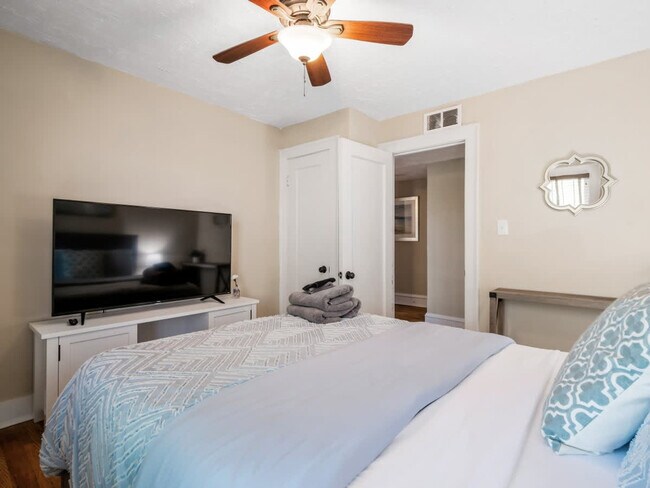 Building Photo - 3222 West Blvd