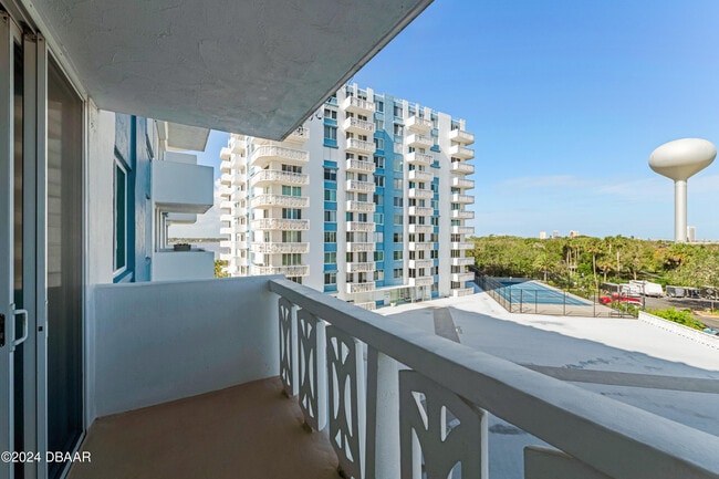 Building Photo - 925 N Halifax Ave