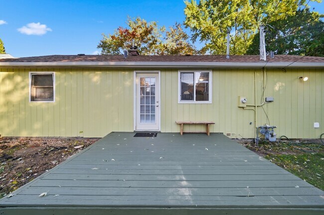 Building Photo - 212 N Knollwood Dr