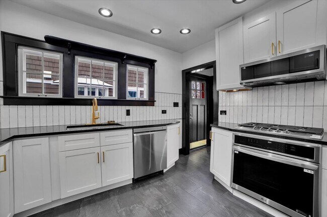 Building Photo - 4941 Montgomery Ave