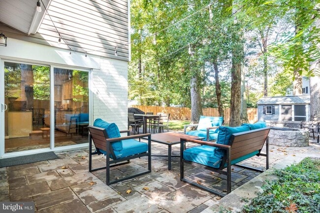 Building Photo - 8601 Cromwell Dr