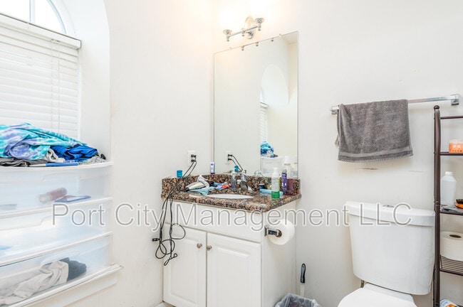 Building Photo - 9 Yogurt Ln