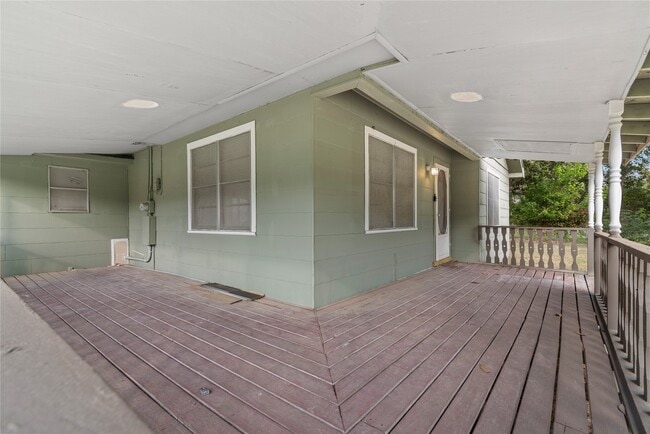 Building Photo - 615 Riveredge Dr