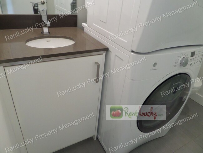 Building Photo - Spectacular VIEW 2 Bedroom+Den Townhome, Zoned For Residential & Commercial Use! Live and Work in...