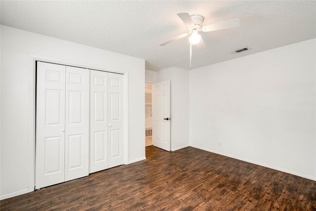 Building Photo - 3306 Dolphin Dr