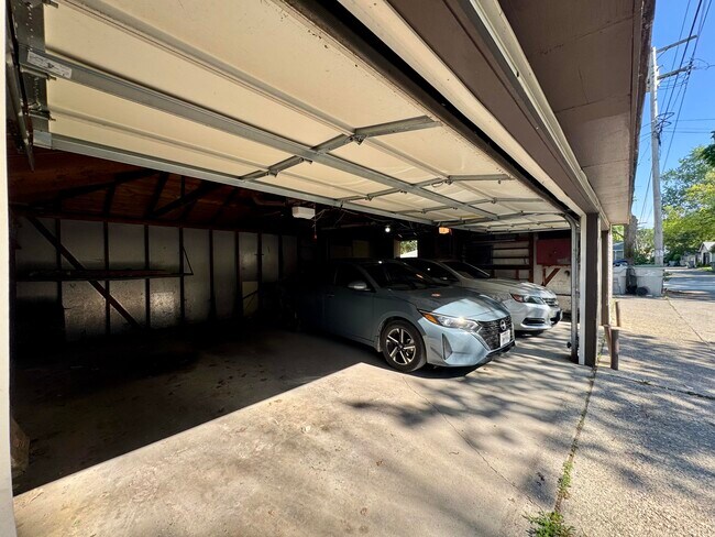 Building Photo - 5905 N 66th St