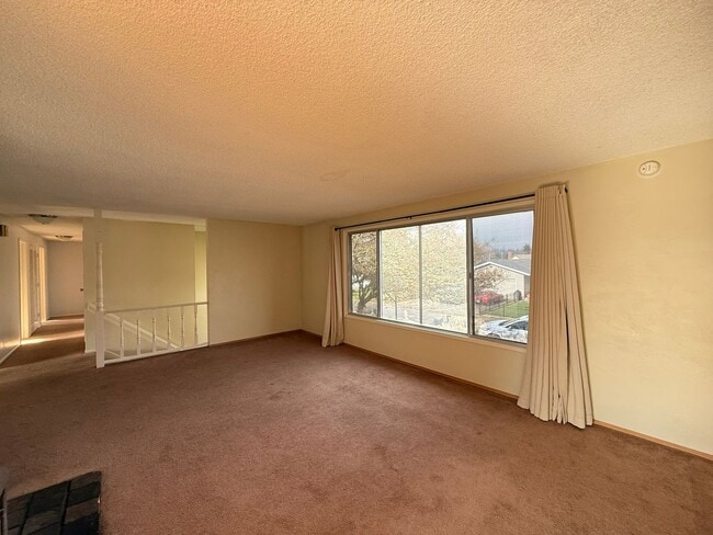 Building Photo - $500.00 OFF Move In Costs Special!