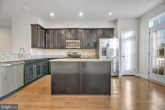 Building Photo - 730 Sky Bridge Dr