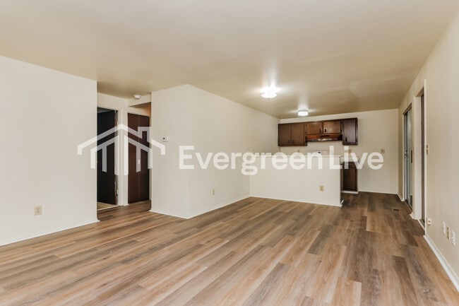 Building Photo - 5989 Chatsworth Dr