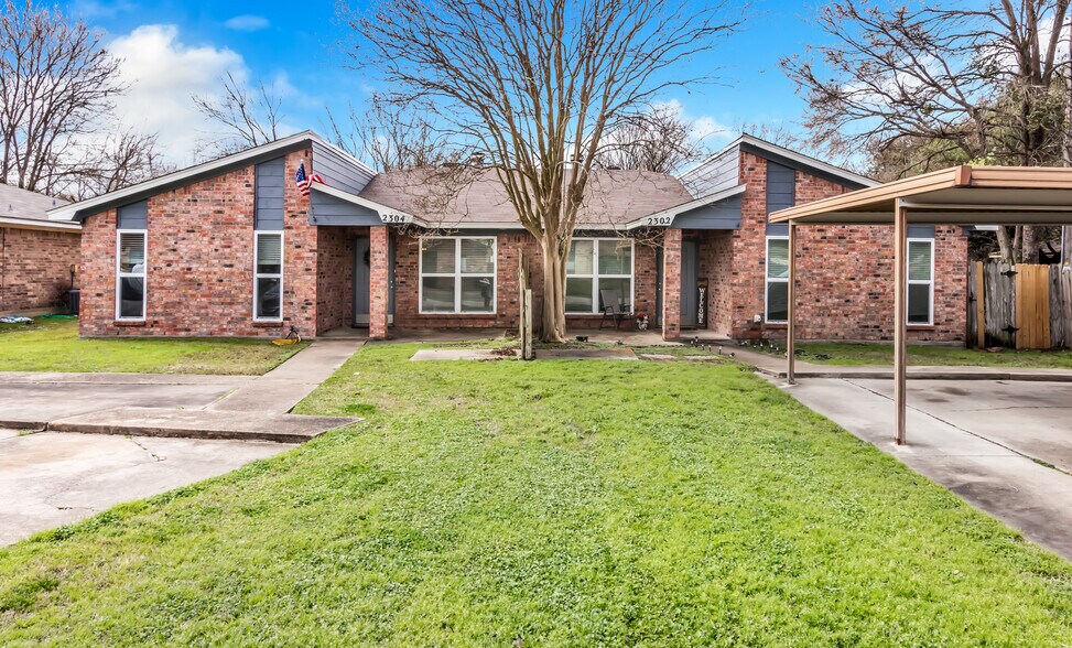 Building Photo - 2304 West Creek