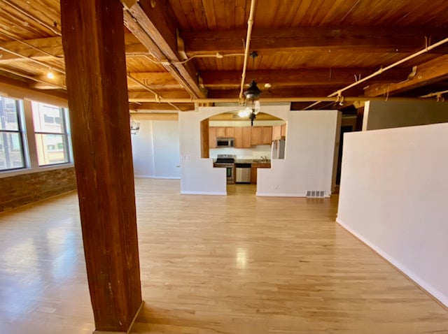 Building Photo - 913 W Van Buren St
