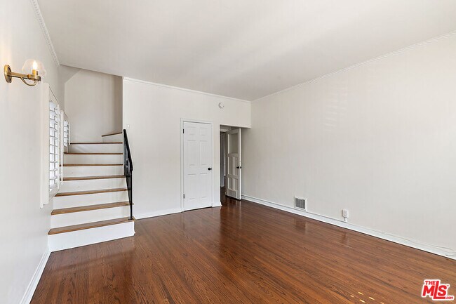 Building Photo - 918 1/2 Serrano Ave