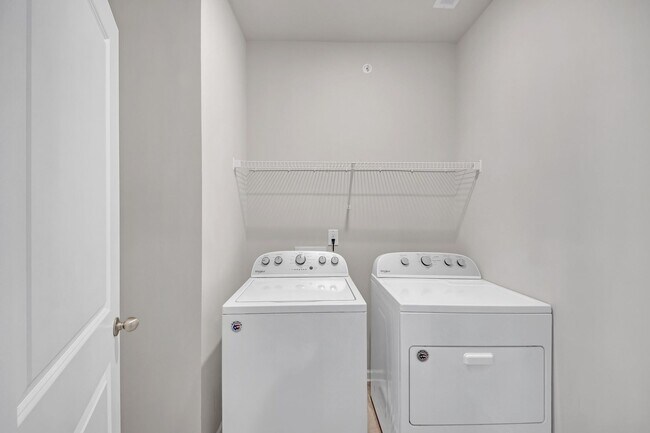 Building Photo - Chic Atlanta Area Townhome
