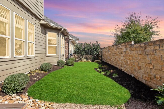 Building Photo - 132 Village Oak Dr