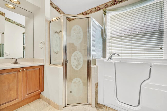 Building Photo - 6404 C Durham Dr