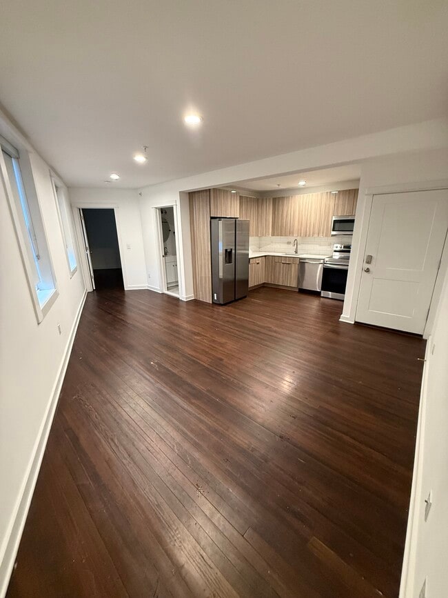 Building Photo - Busy Corner