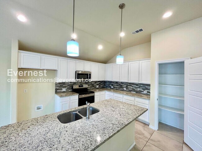 Building Photo - 1413 Avenue A