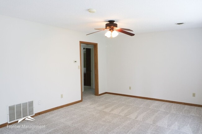 Building Photo - Three Bedroom Home Near Westloop Shopping ...