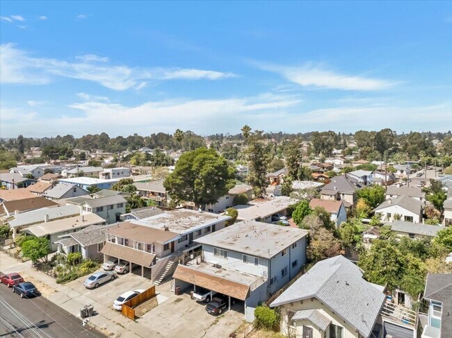 Building Photo - 2901 Octavia St
