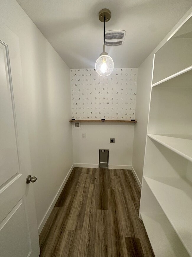 Building Photo - Adorable Long Valley Townhome!