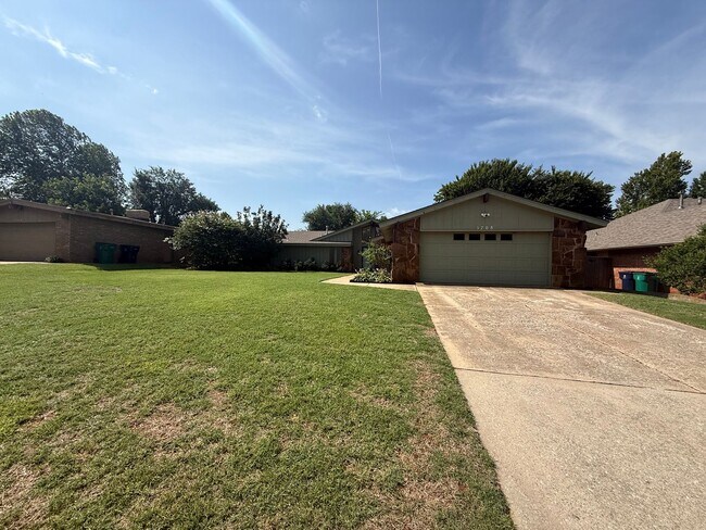 Building Photo - Charming and spacious with thoughtful updates! This 3 bed 2 bath feels new and trendy, schedule y...