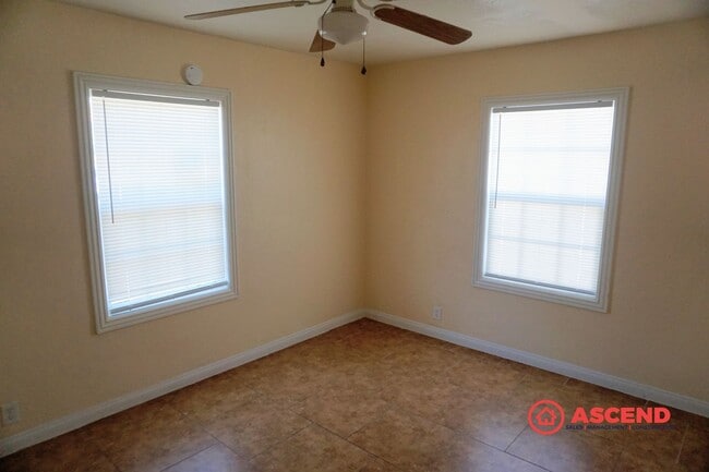 Building Photo - Home in Northeast Bakersfield