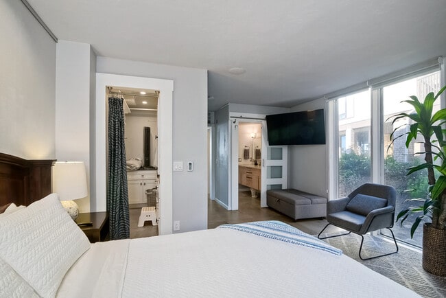 Building Photo - 190 Del Mar Shores Terrace