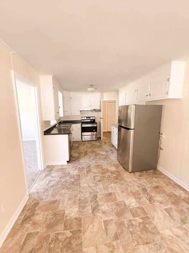 Building Photo - 908 E Park Ave