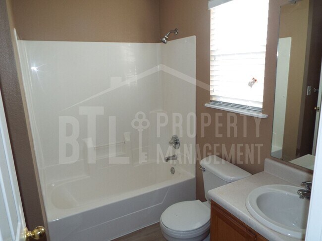 Building Photo - Beautiful 3BR Home in The Highlands with Community Pool