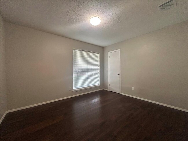 Building Photo - 410 Pickford Dr