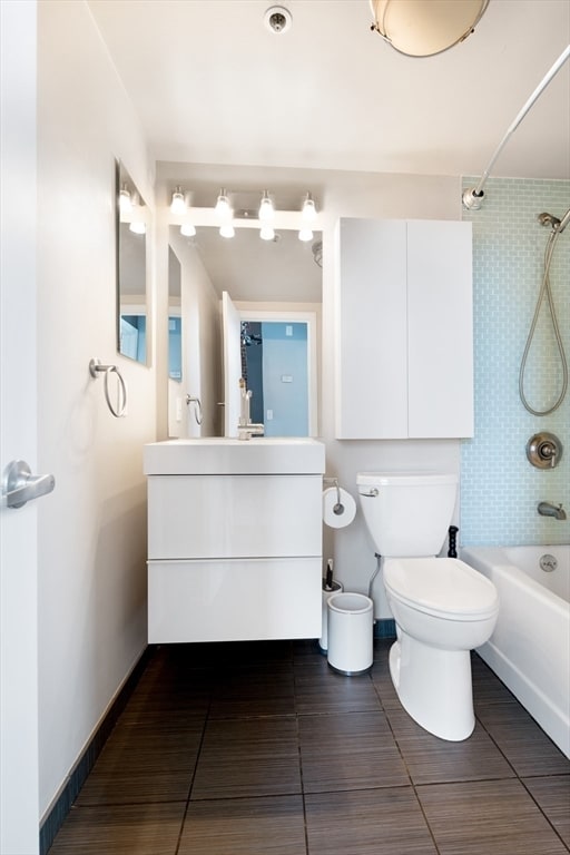 Building Photo - 320 W 2nd St