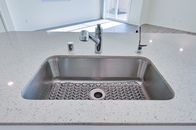 Building Photo - NW 3 Bedroom Townhouse!! Gated Community P...