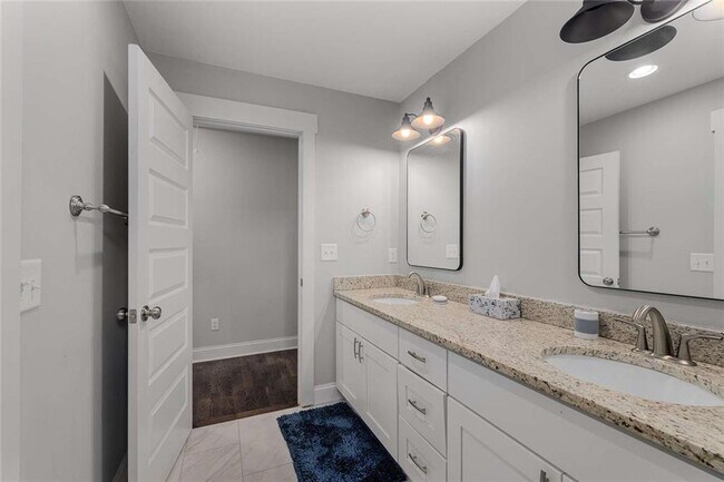 Building Photo - 1134 Knott St SE