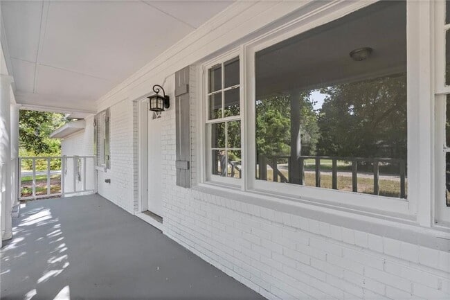 Building Photo - 12925 Bonnievale Dr N